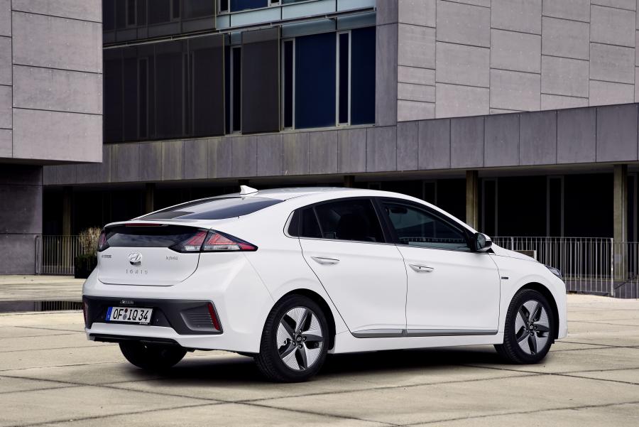  Hyundai IONIQ hybrid (AE) 2019 года  (WW) (фото 6 из 42)